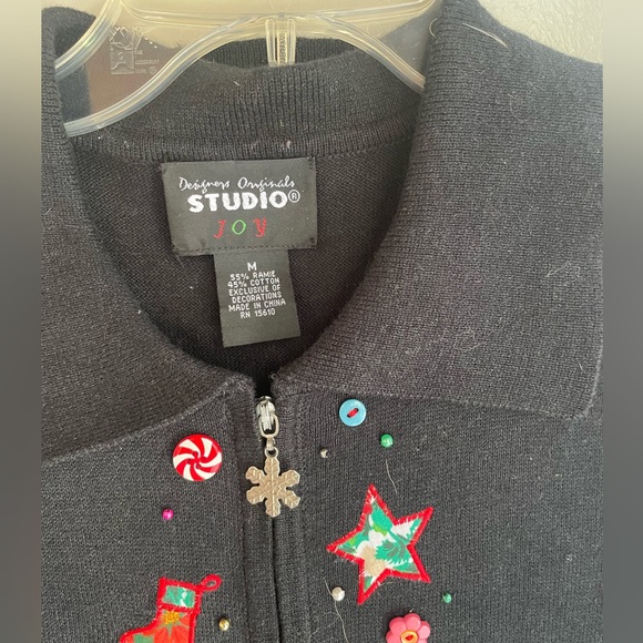 STUDIO JOY CHRISTMAS VEST - Picture 2 of 5
